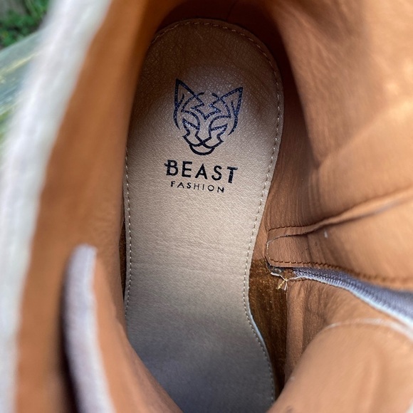 Beast boot from Buckle. Taupe color w/coppery gold detail 2.5” heel. size 6 NWOB - Picture 7 of 16